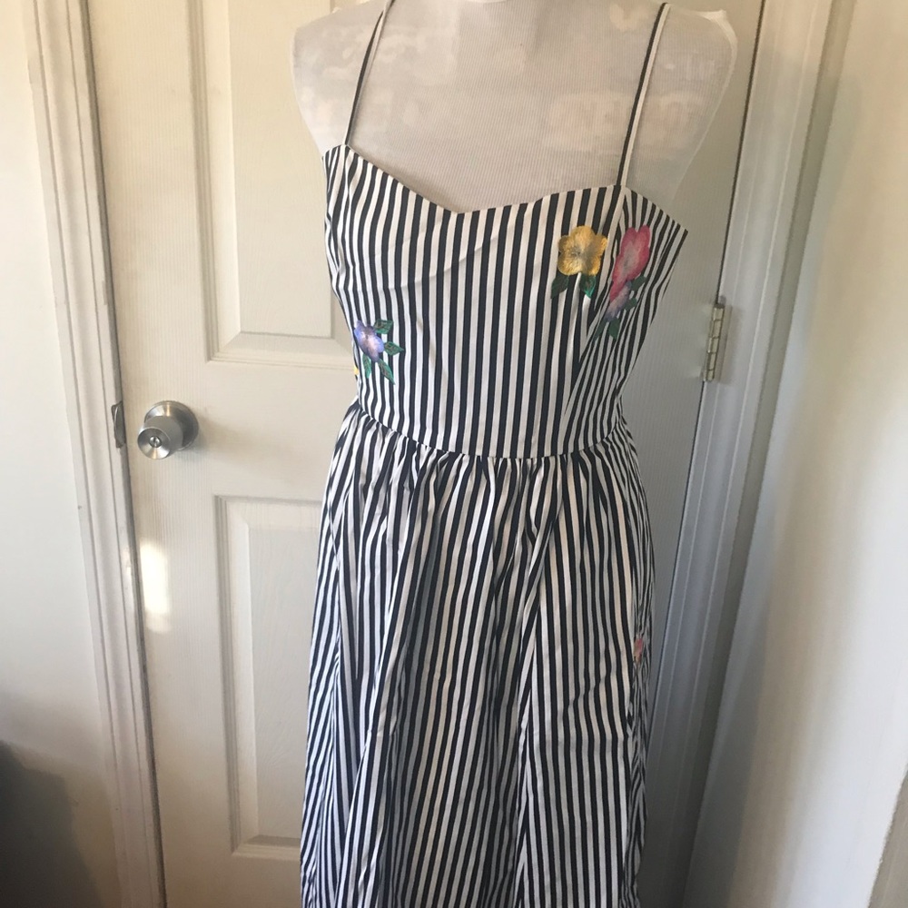Dress - Picture 2 of 8